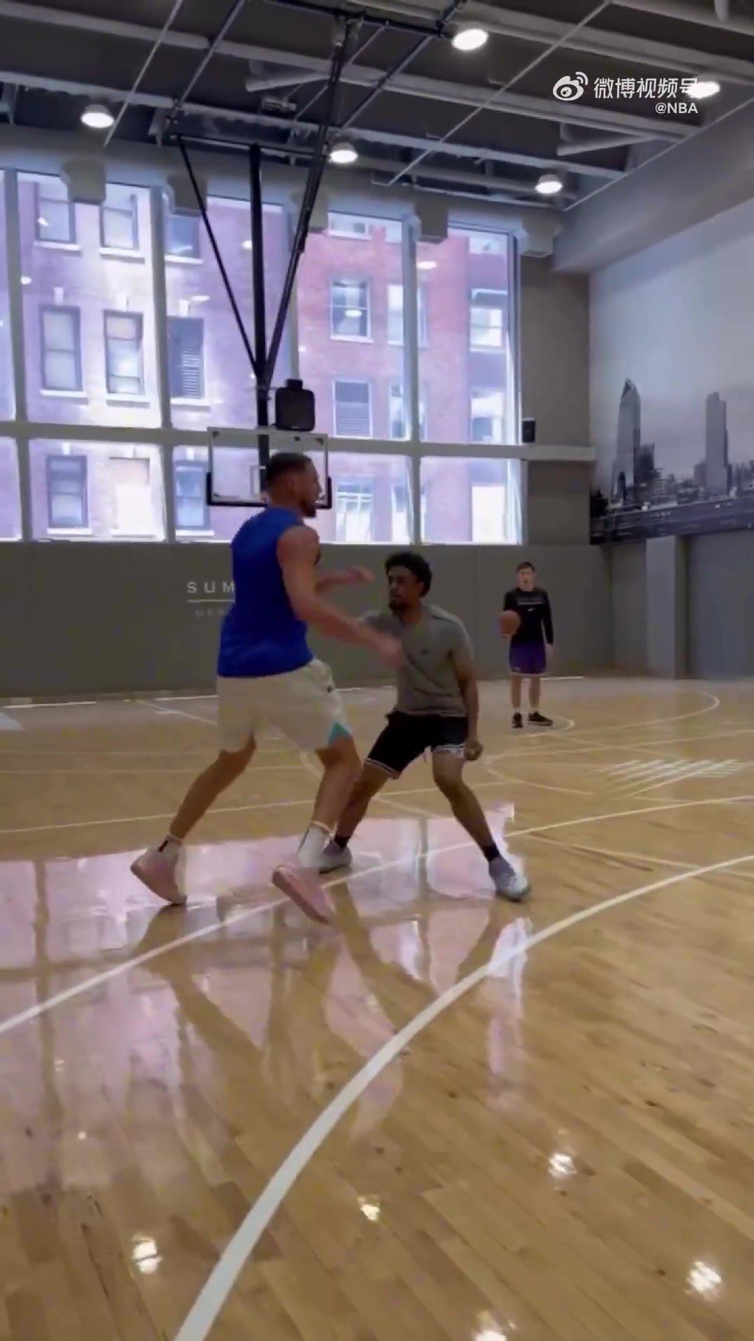 开云下载-锤炼看家技艺💪借掩护摆脱防守接球出手 克莱夏日特训最新动态