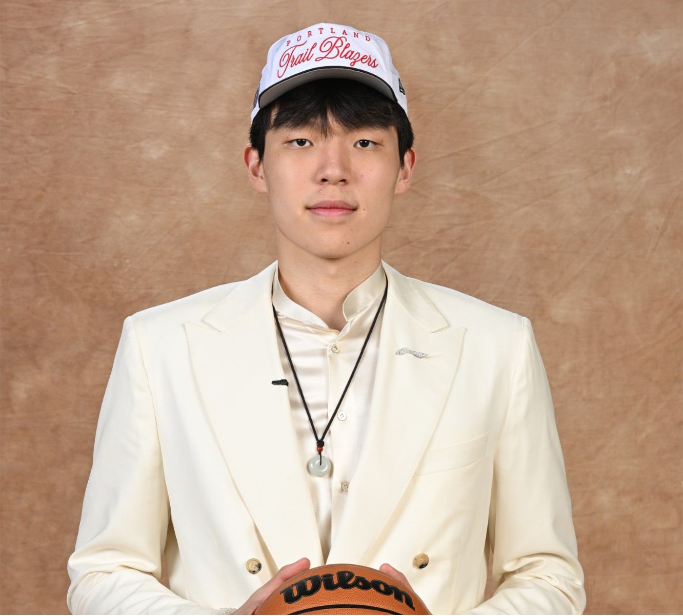 开云下载-开拓者官媒晒杨瀚森快攻妙传并配文：开拓者快攻美学