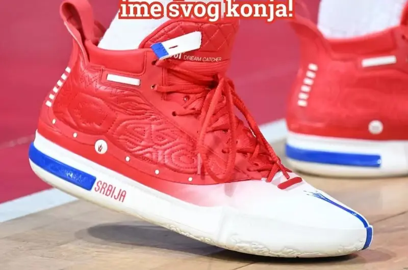 开云官网-外媒展示约基奇近期欧锦赛热身赛中穿着的国家队配色Joker1