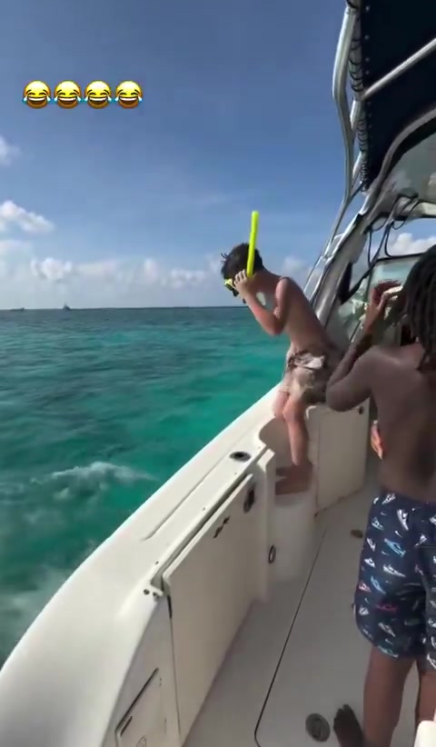 塔图姆展现父爱独特方式 将儿子Deuce从游艇推落海中