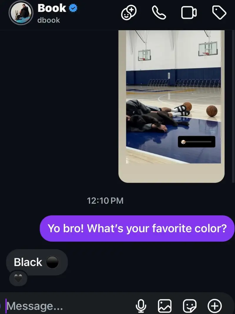 开云官网-暗夜型男！外媒回顾布克穿搭黑色元素的场外照片