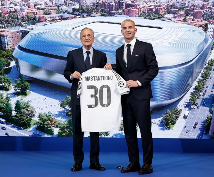 马斯坦托诺自主挑选30号战袍 皇马未干预其球衣选择