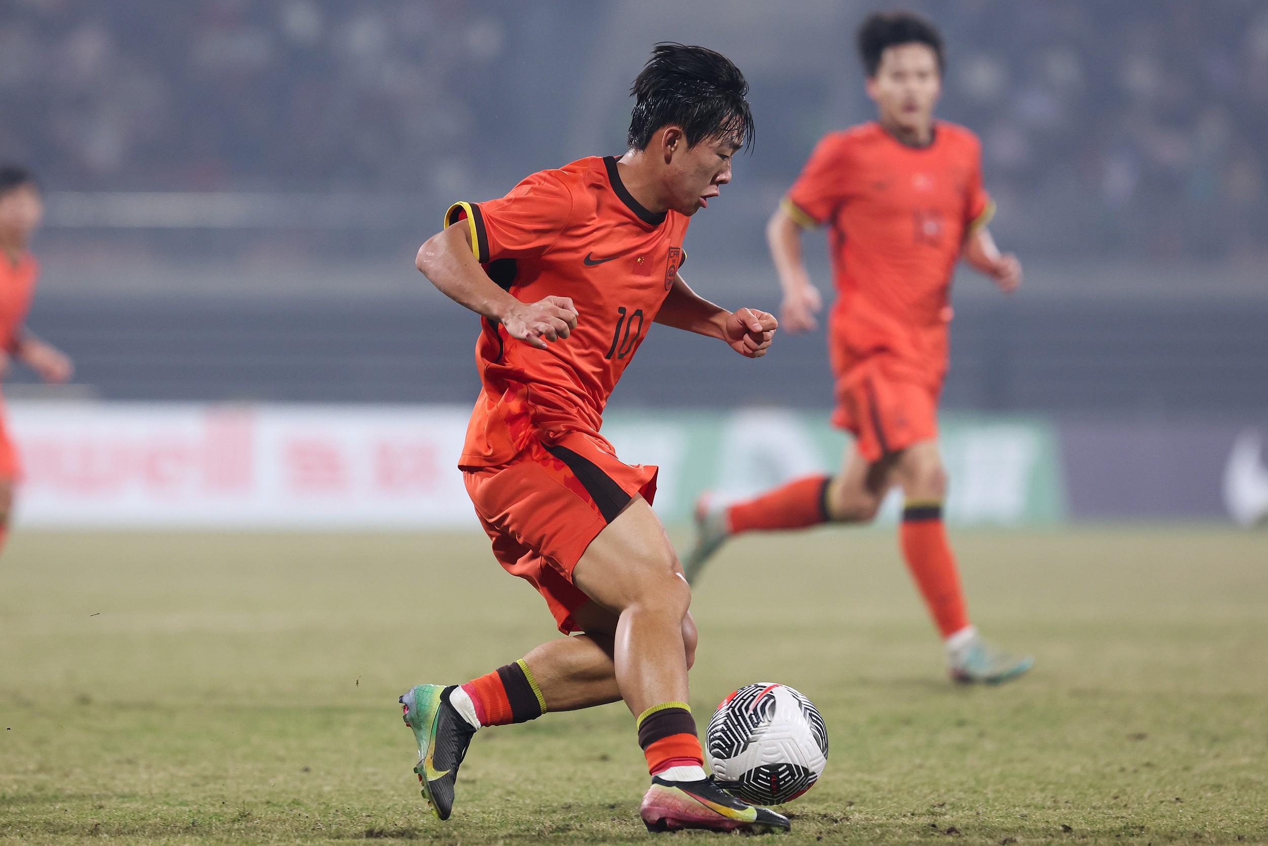 开云官网-董路：邝兆镭在西班牙拿不到参赛证，将回国加盟深圳新鹏城